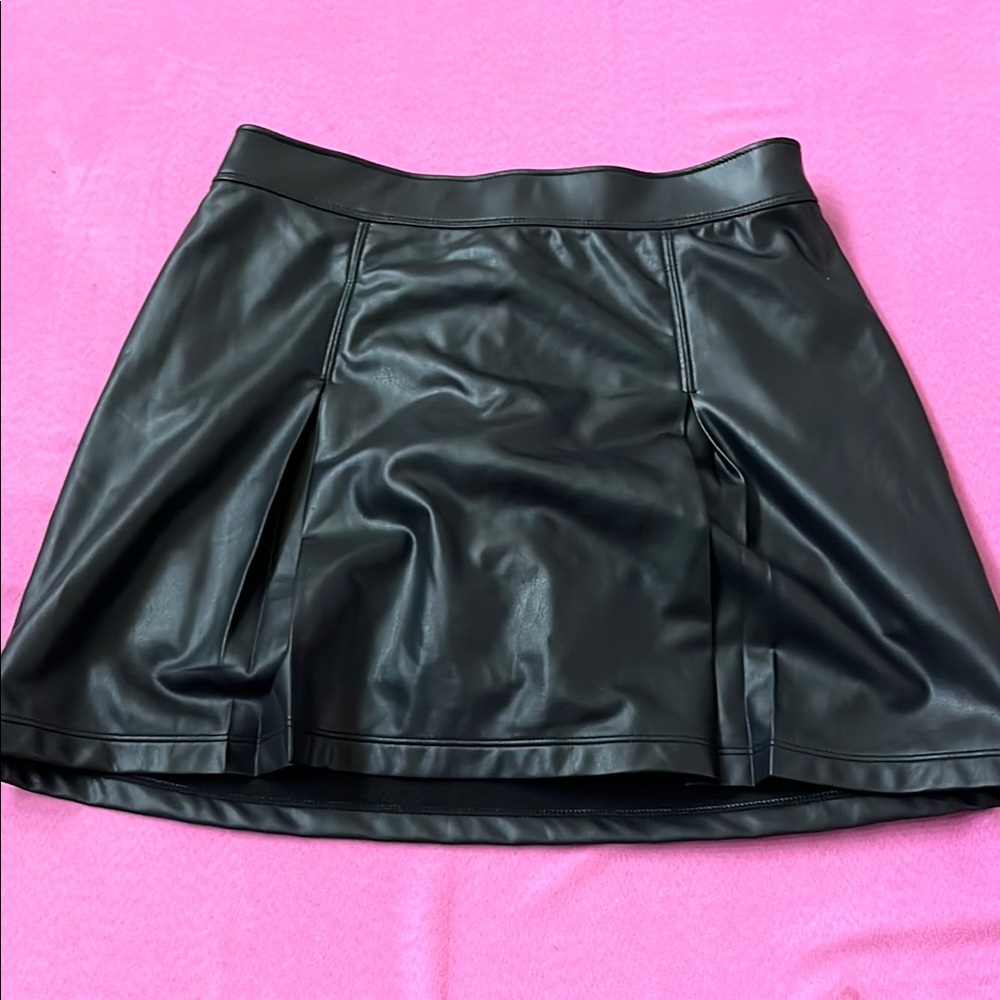 Abercrombie & Fitch Black Pleated Mini Skirt